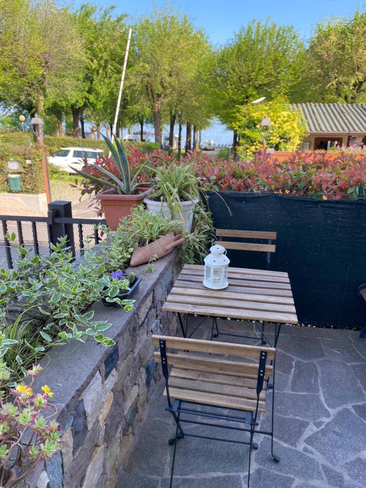 Casa Vacanze Gardiolina San Felice del Benaco Exteriör bild